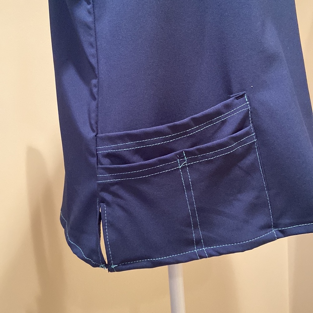NWT Scrub Top - Picture 5 of 8